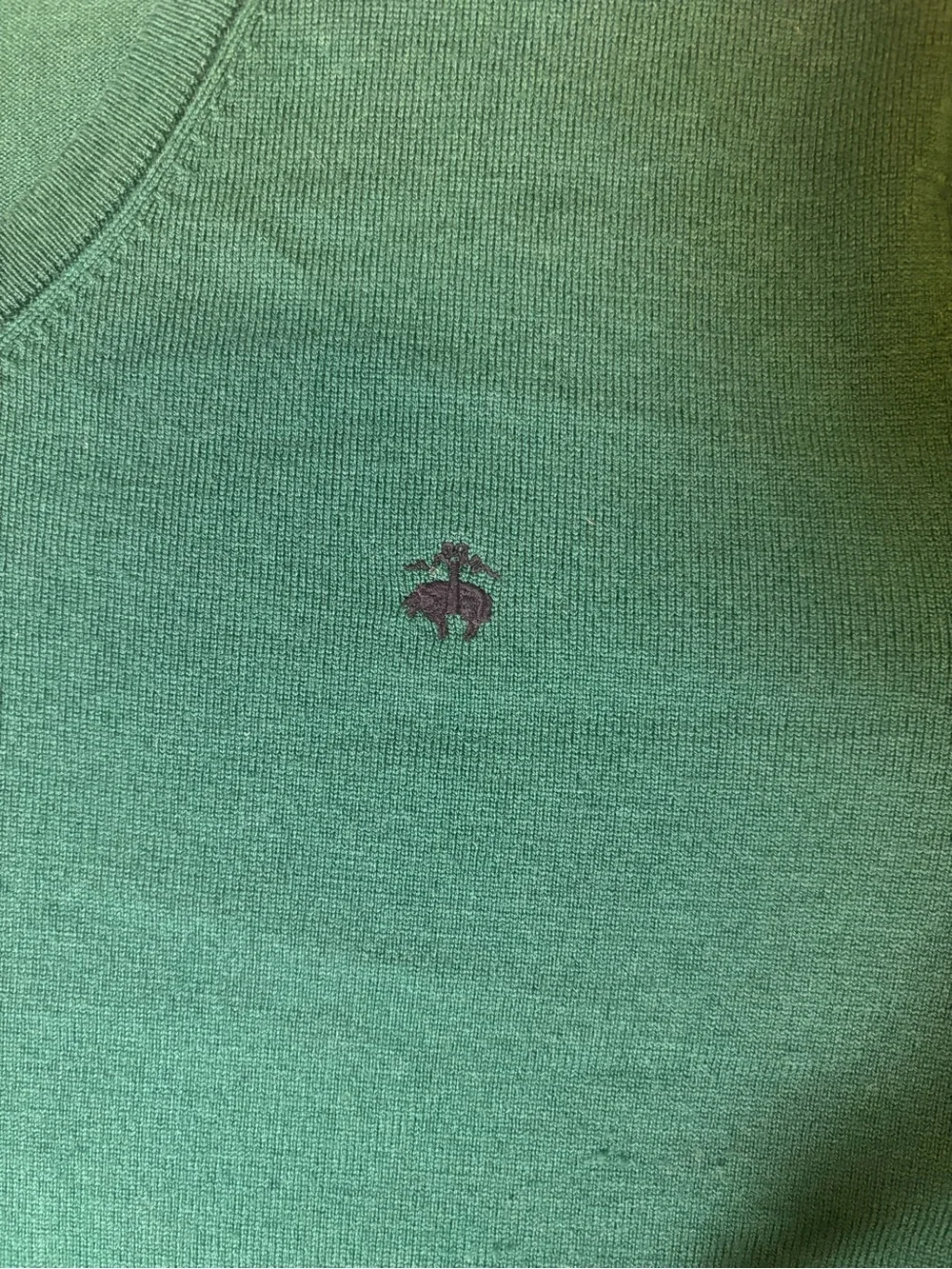 Brooks Brothers Men's V-Neck Sweater in Green. Navy Logo Size XXL Merino Wool